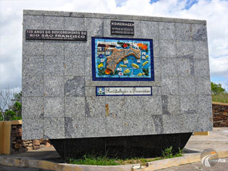 Piranhas - Monumento em homenagem ao Rio São Francisco<br /><span>Crédito: skyscrapercity.com/showthread.php?t=1649359</span>