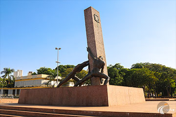 Goiânia - Monumento às Três Raças