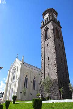 Flores da Cunha - Igreja Nossa Senhora de Lourdes e o Campanário