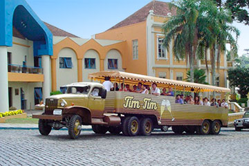 Garibaldi - Tim Tim - Caminhão GMC de 1944 adaptado para o City Tour<br /><span>Crédito: www.garibaldi.rs.gov.br</span>
