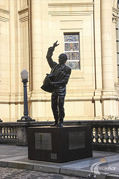 Porto Alegre - Praça da Matriz - Monumento à Leonel Brizola