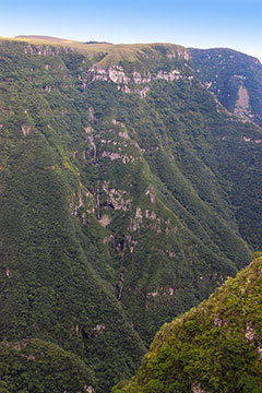 São José dos Ausentes - Pico do Monte Negro - Altas cachoeiras entre as rochas